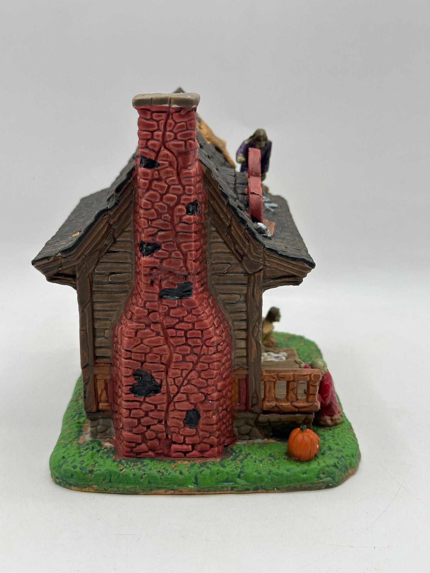 Lemax Spooky Town Creepy Cabin