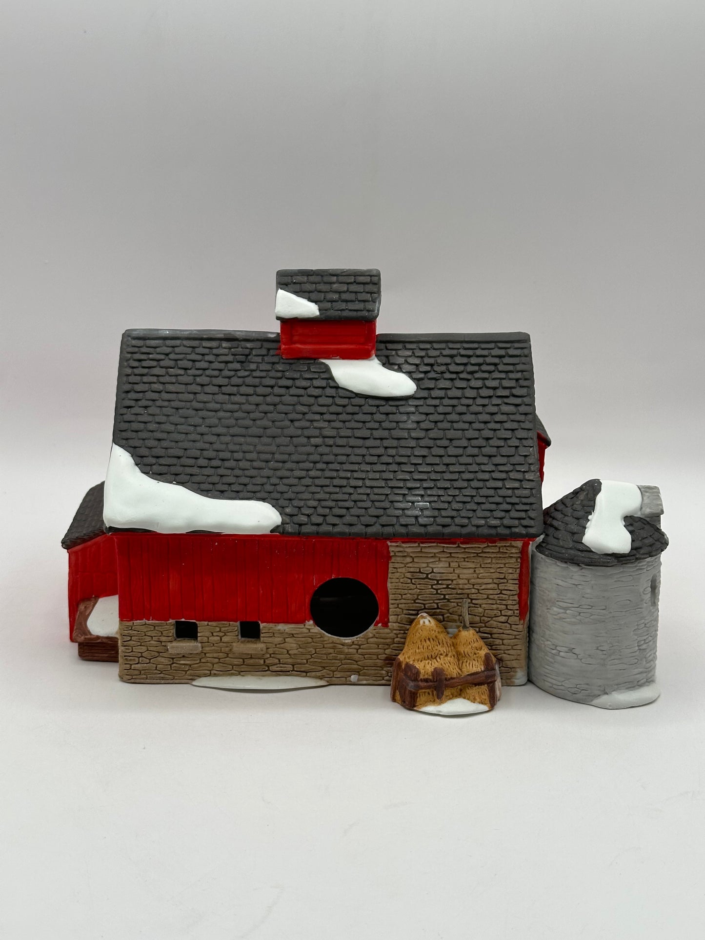 Dept 56 New England Village Jacob Adams Farmhouse and Barn (Set of 5)