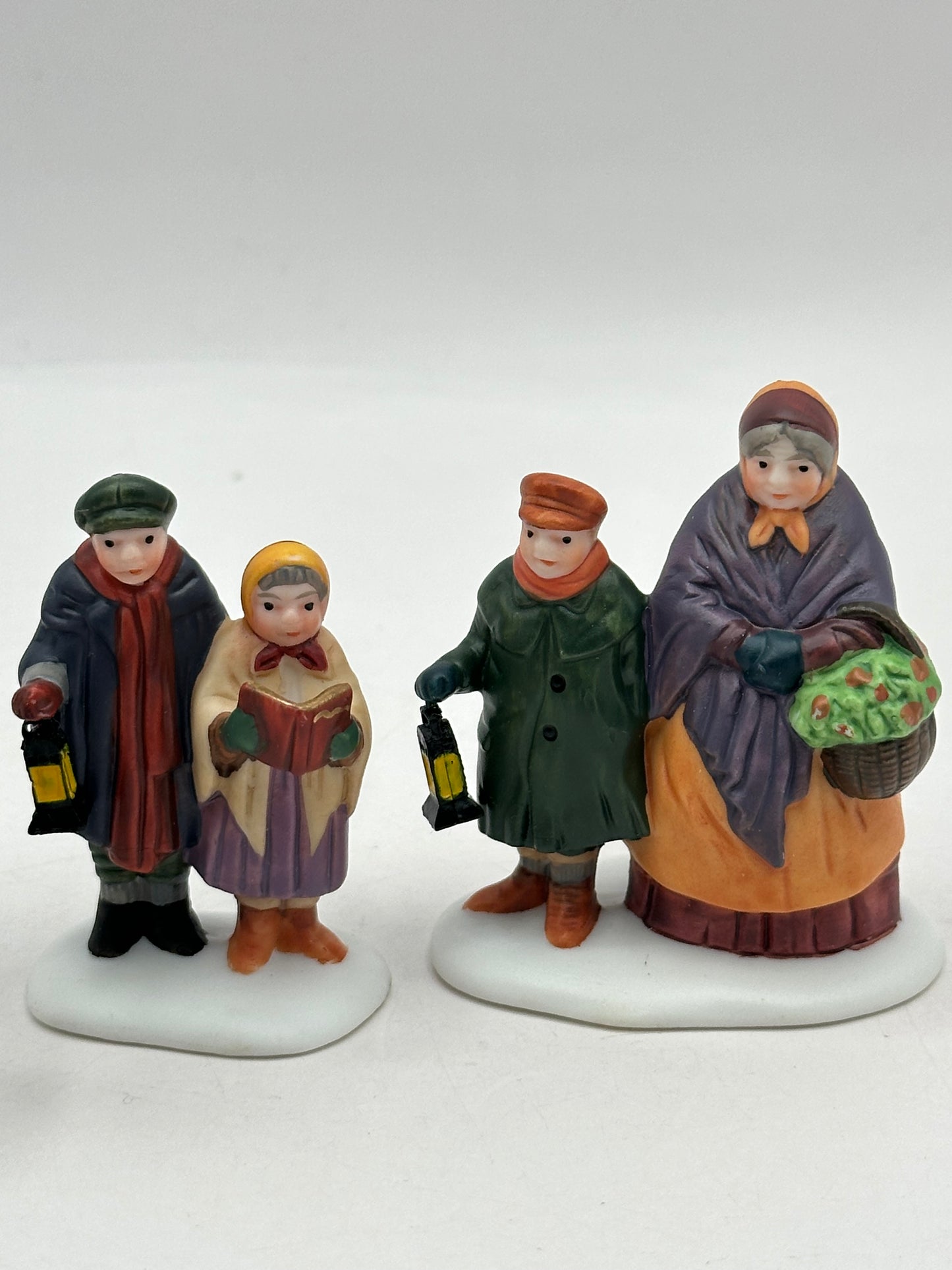 Dept 56 Dickens’ Village Carolers On The Doorstep