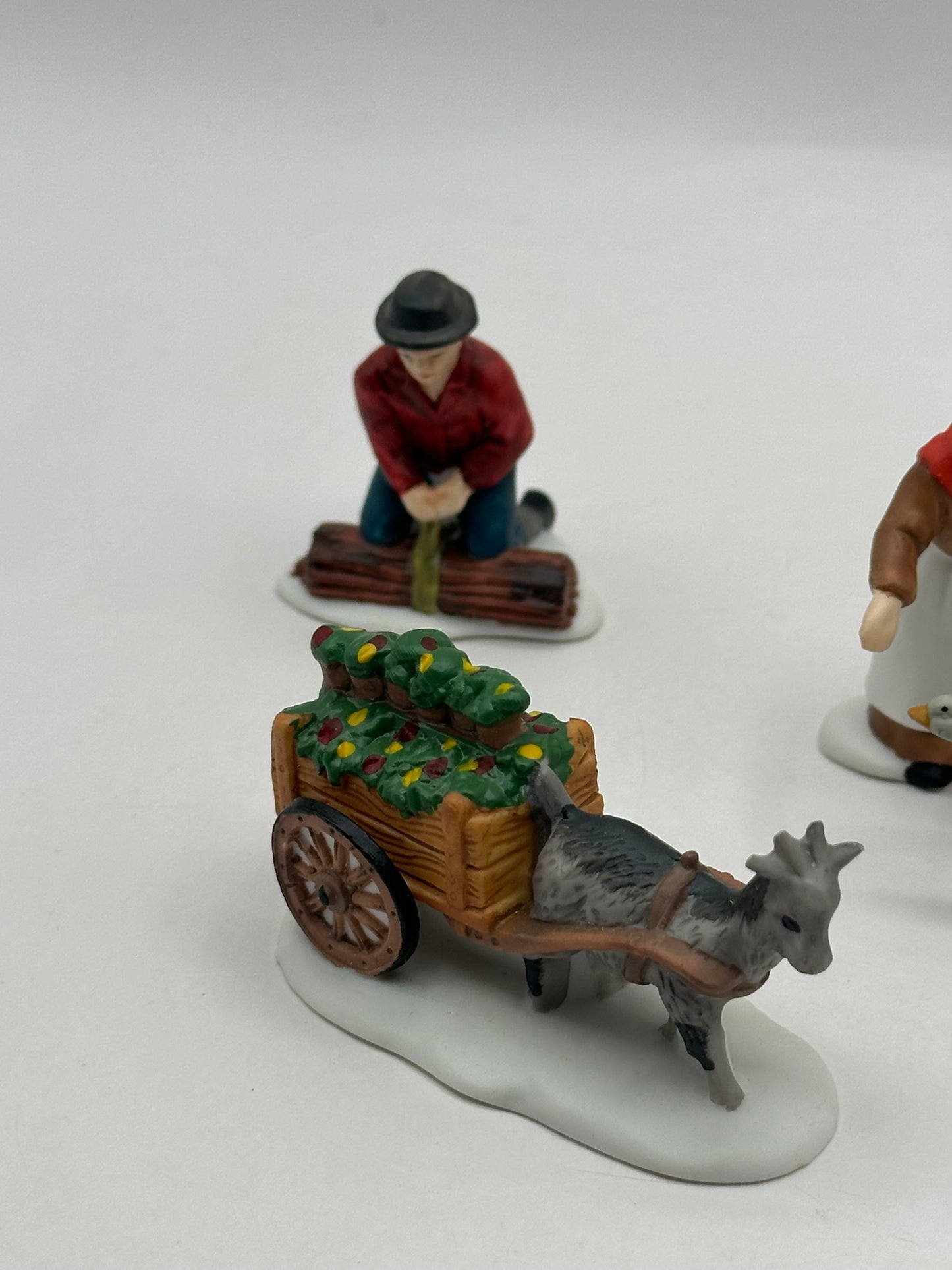 Dept 56 New England Village Farm People & Animals