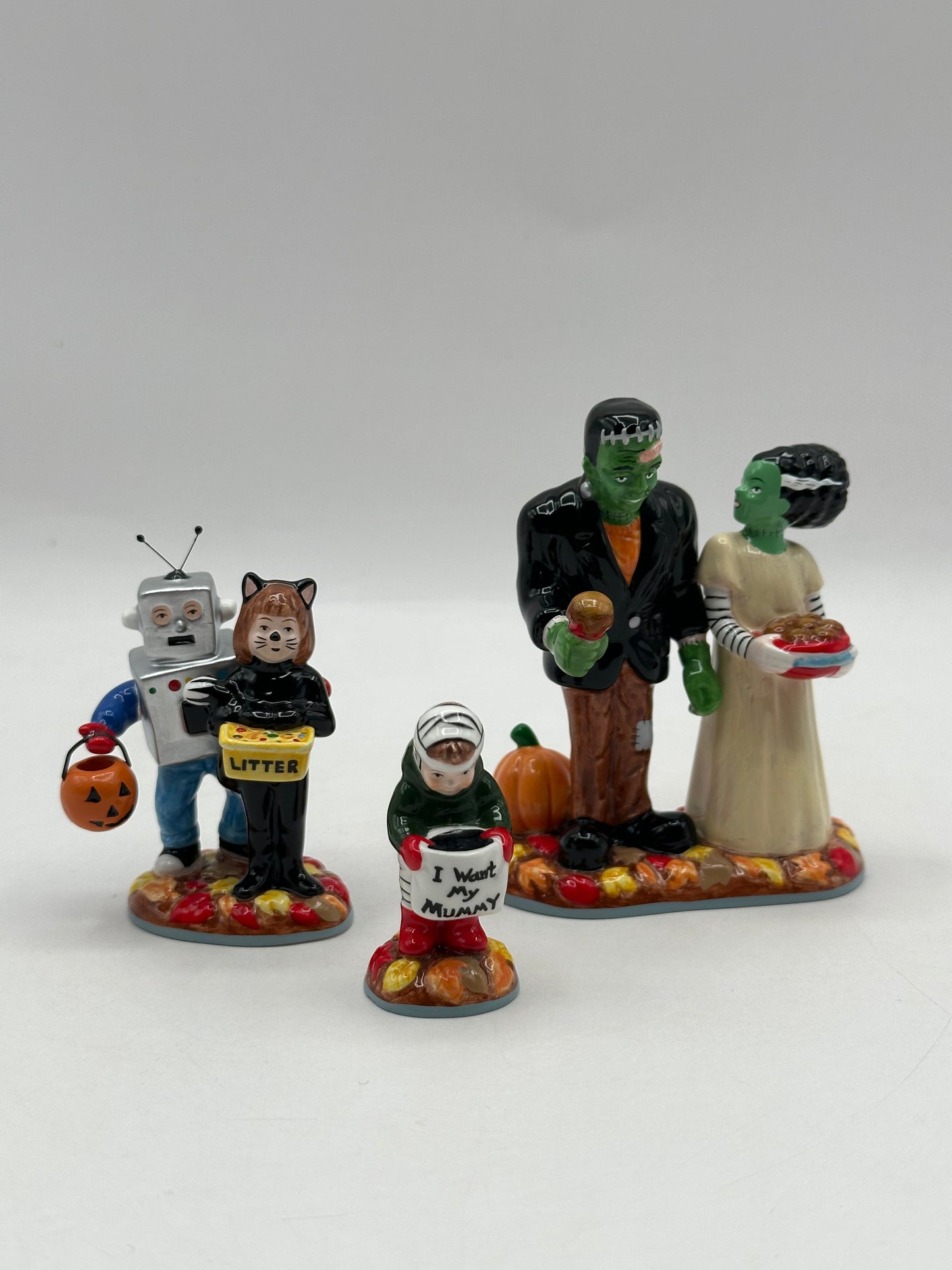 Dept 56 Original Snow Village Halloween Treats For The Kids