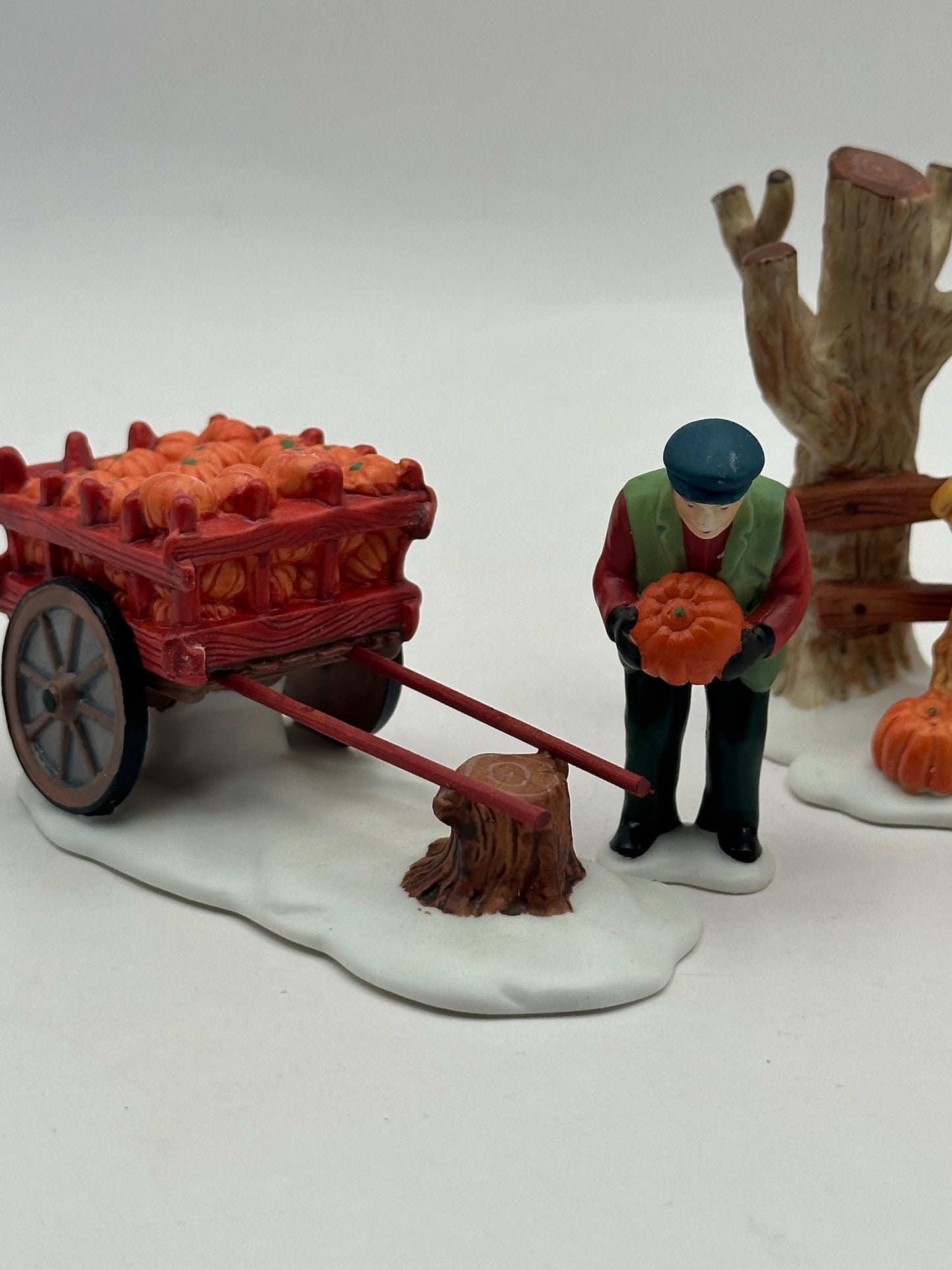 Dept 56 New England Village Harvest Time People