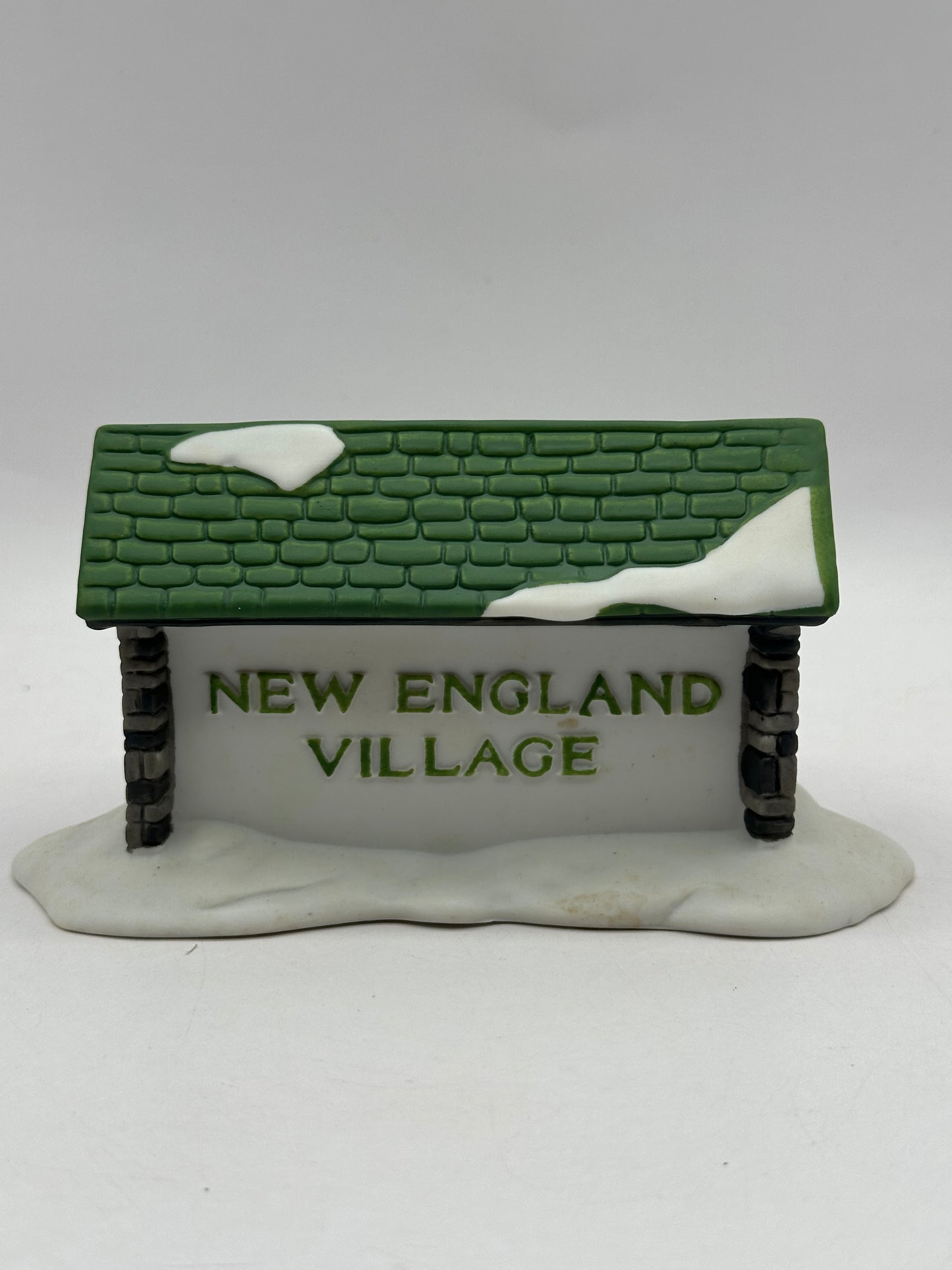 Dept 56 New England Village Sign