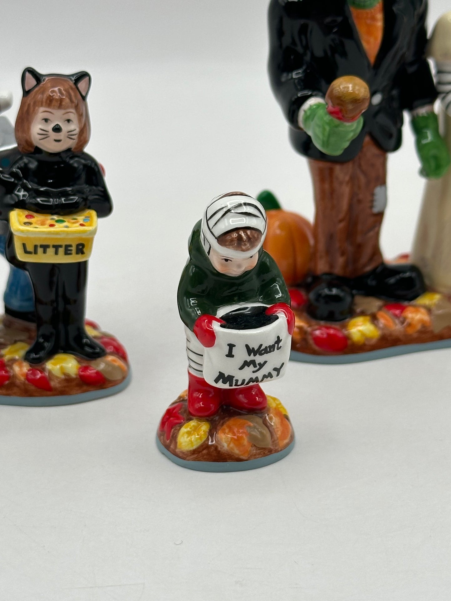 Dept 56 Original Snow Village Halloween Treats For The Kids