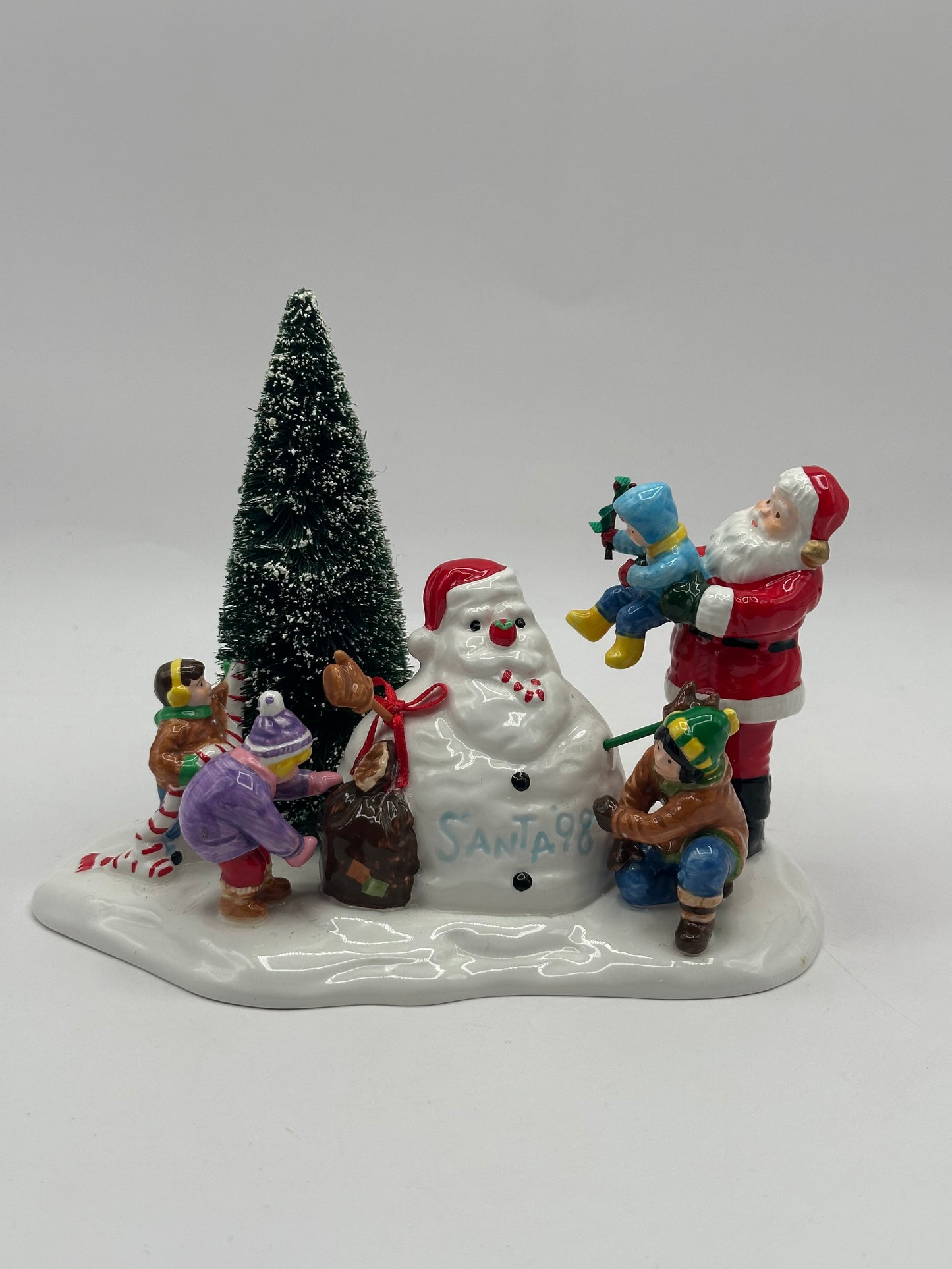 Dept 56 Original Snow Village Santa Comes to Town 1998