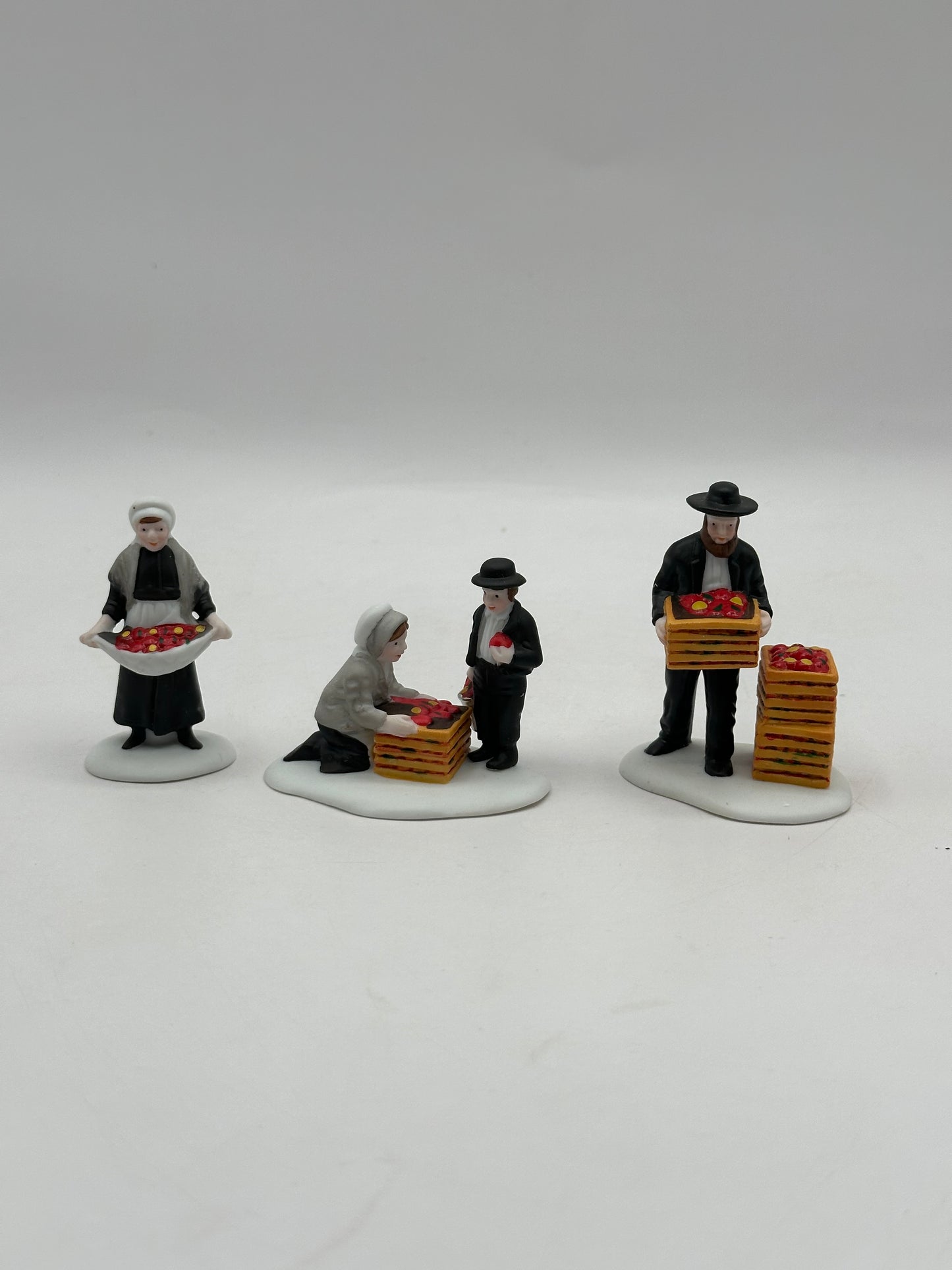 Dept 56 New England Village Amish Family (Set of 3)