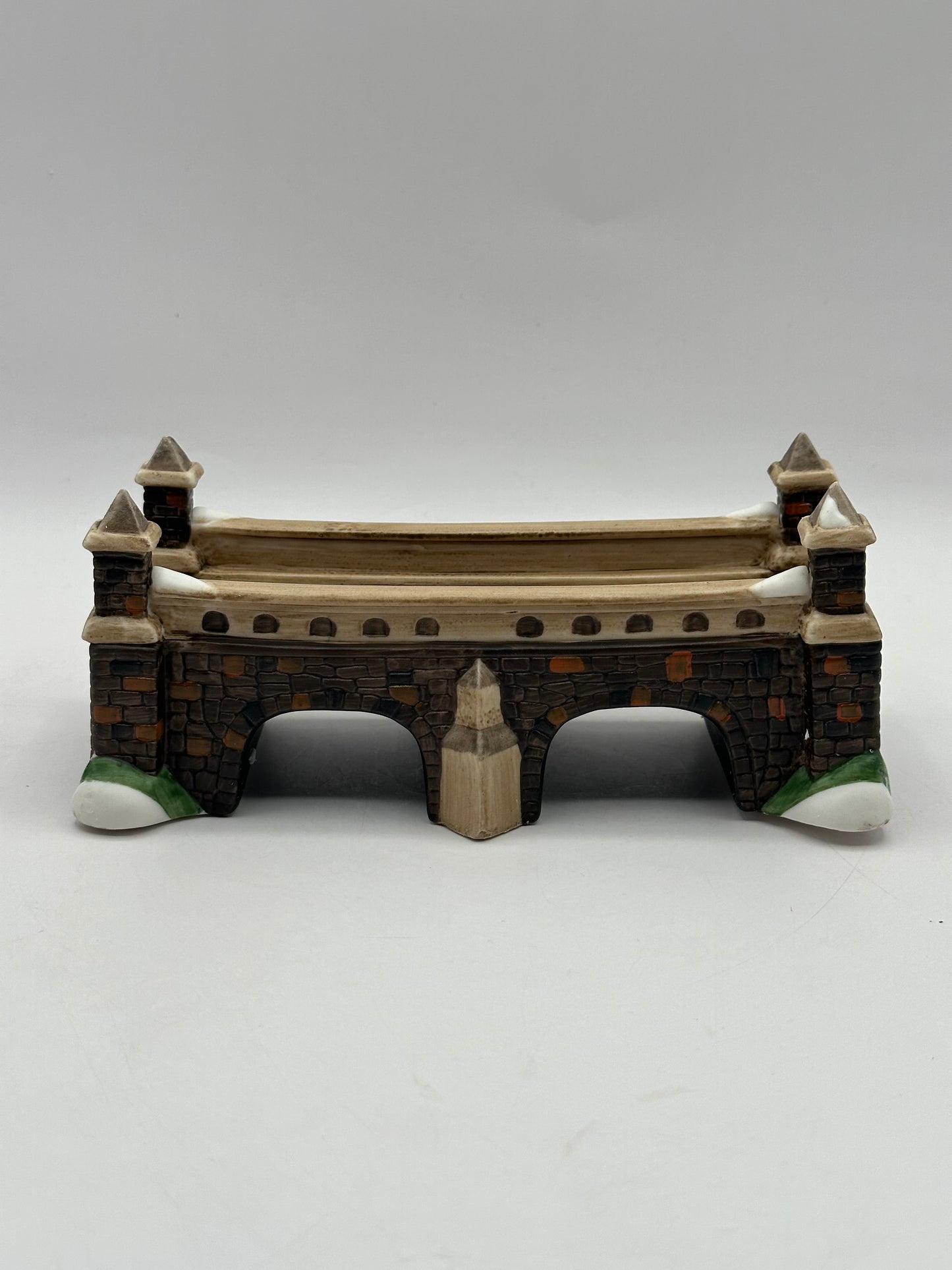 Dept 56 Dickens’ Village Stone Train Tressel