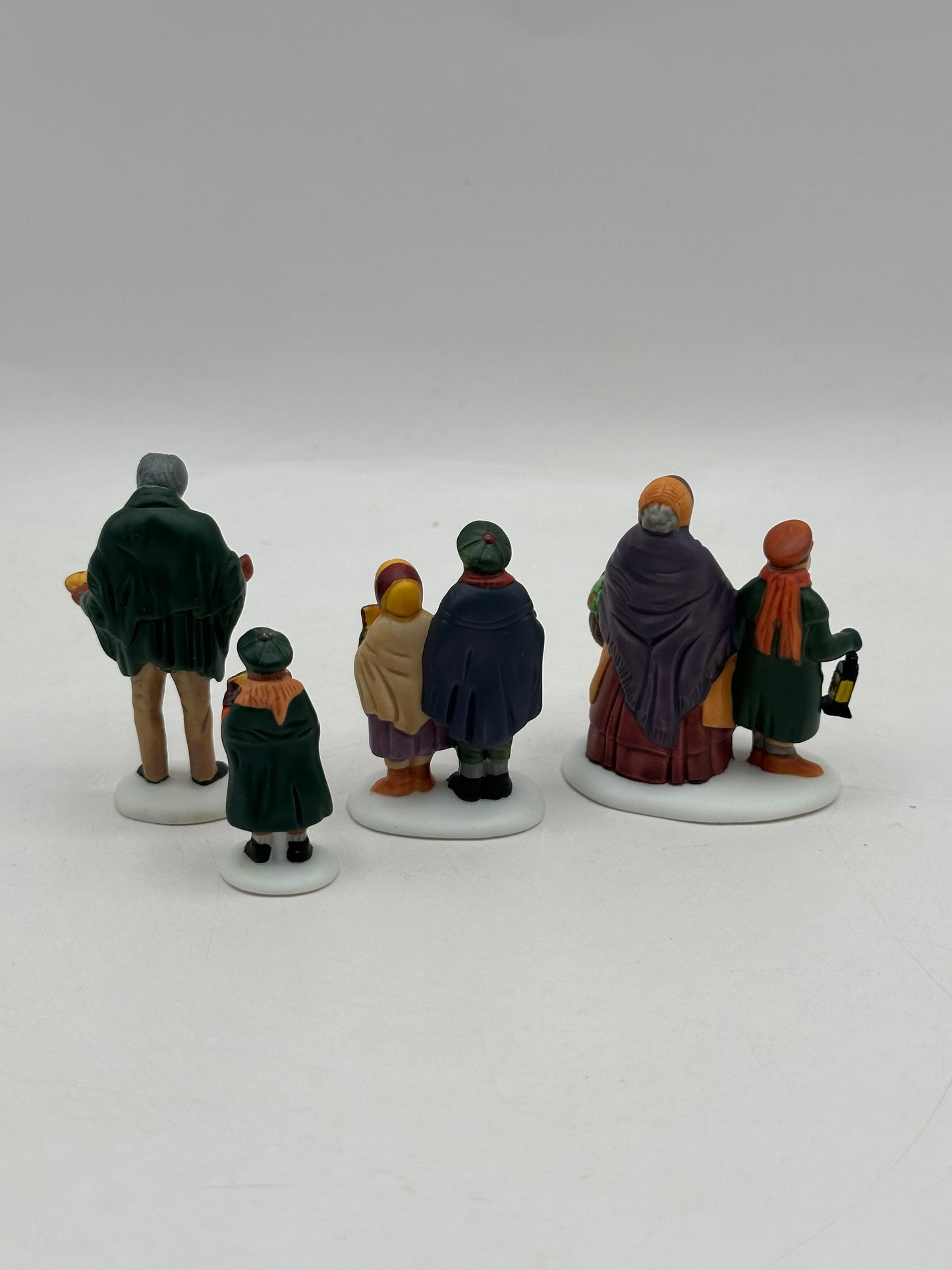 Dept 56 Dickens’ Village Carolers On The Doorstep