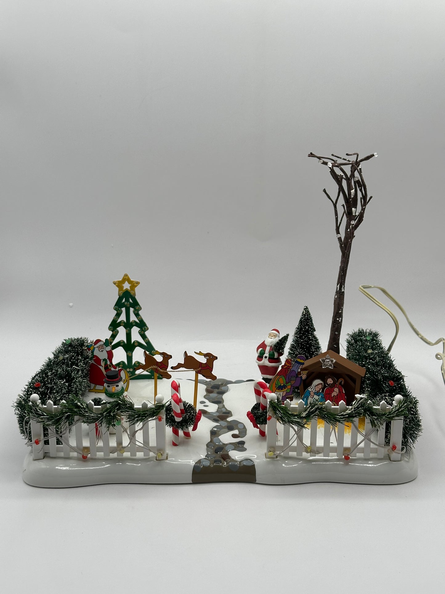 Dept 56 Original Snow Village Festive Front Yard Accessory