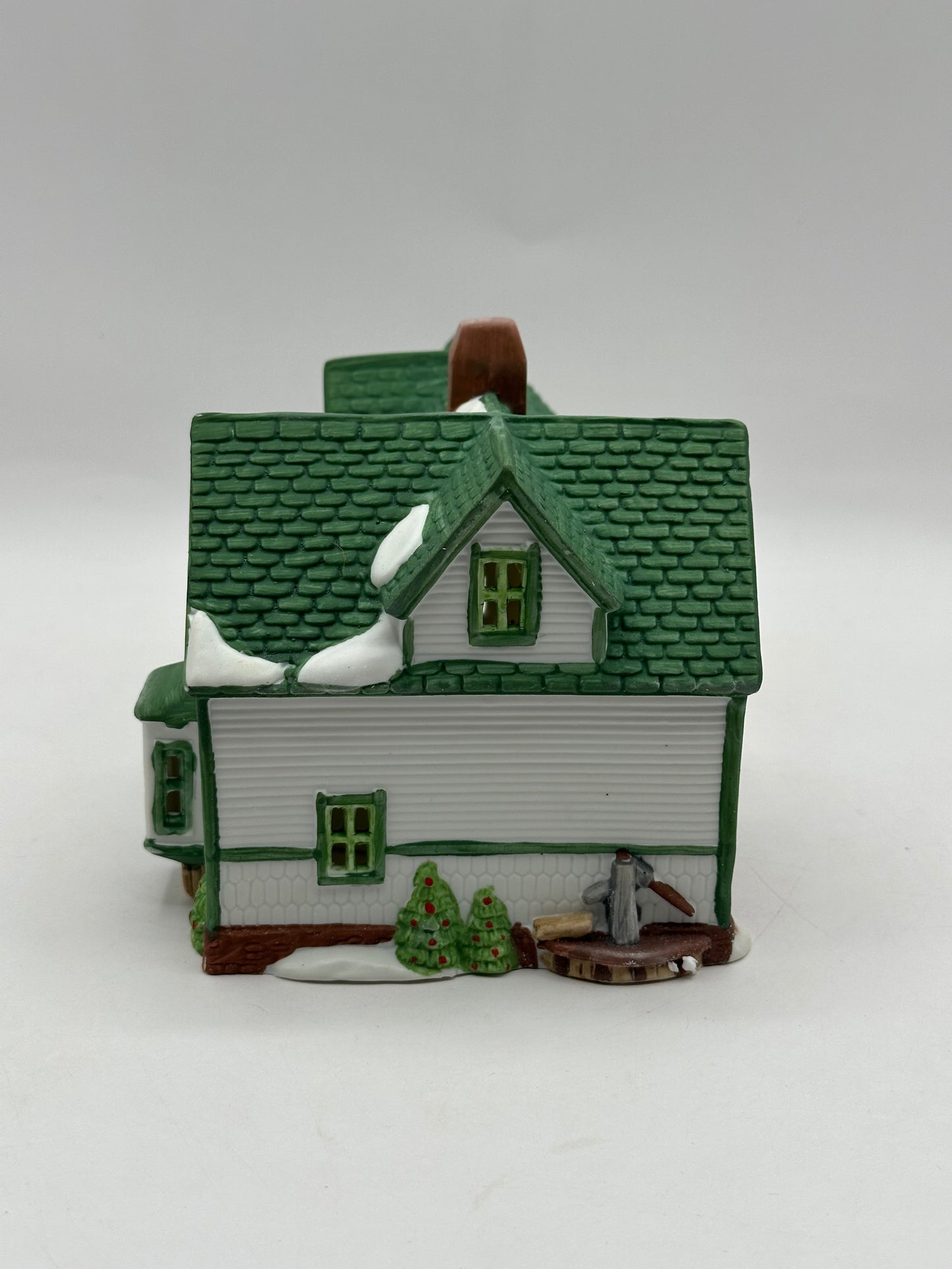 Dept 56 New England Village Jacob Adams Farmhouse and Barn (Set of 5)