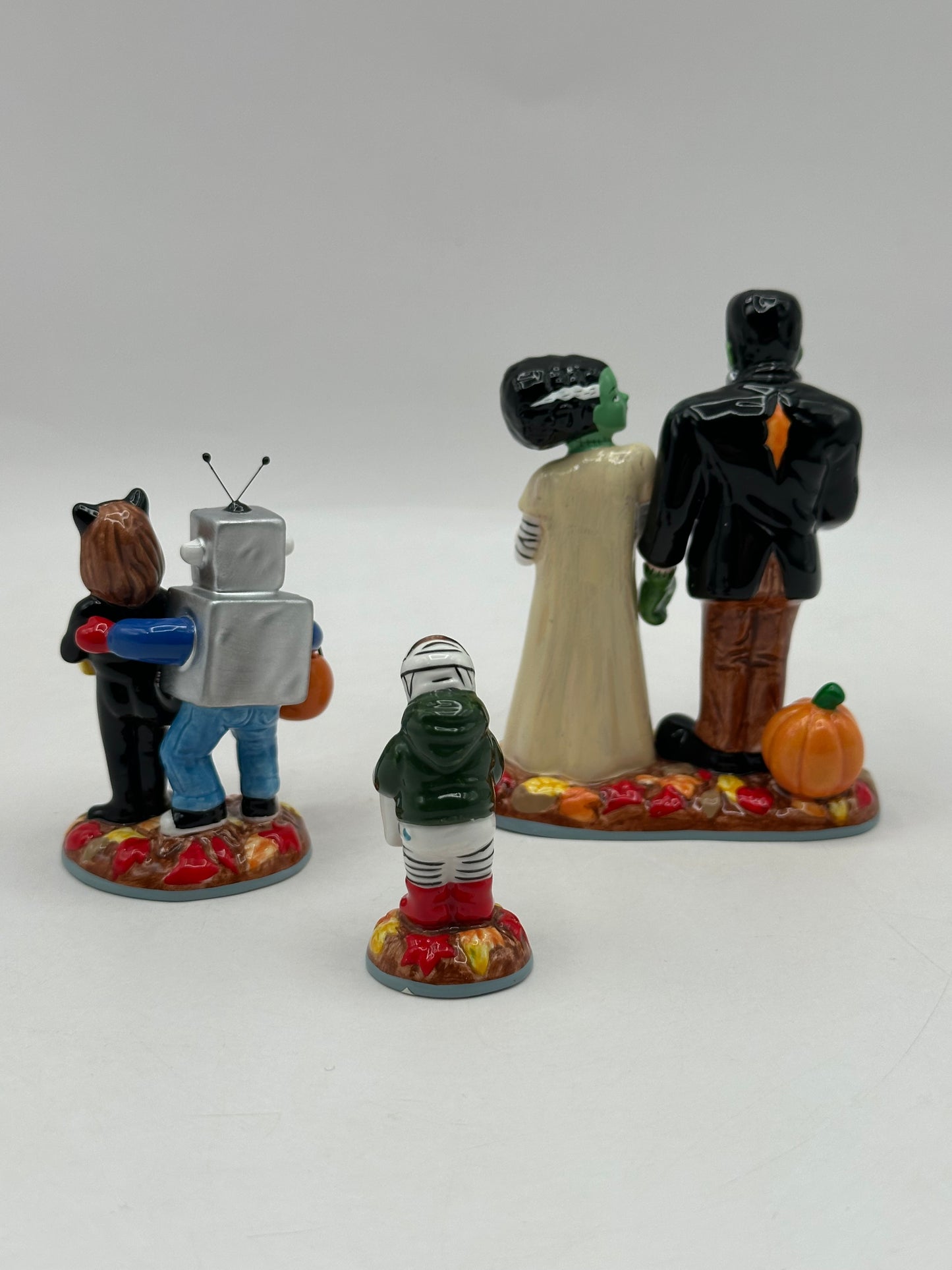 Dept 56 Original Snow Village Halloween Treats For The Kids