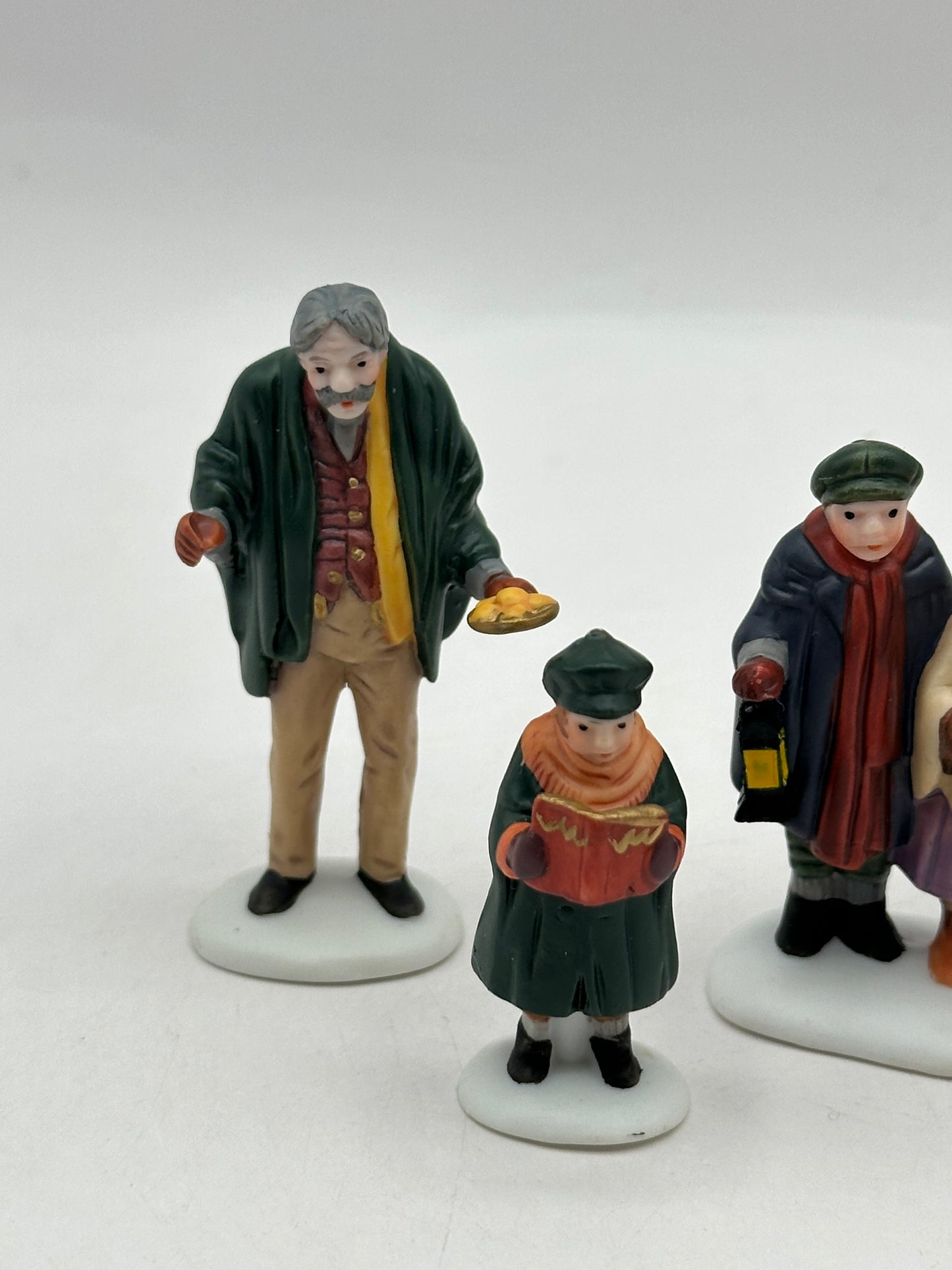 Dept 56 Dickens’ Village Carolers On The Doorstep