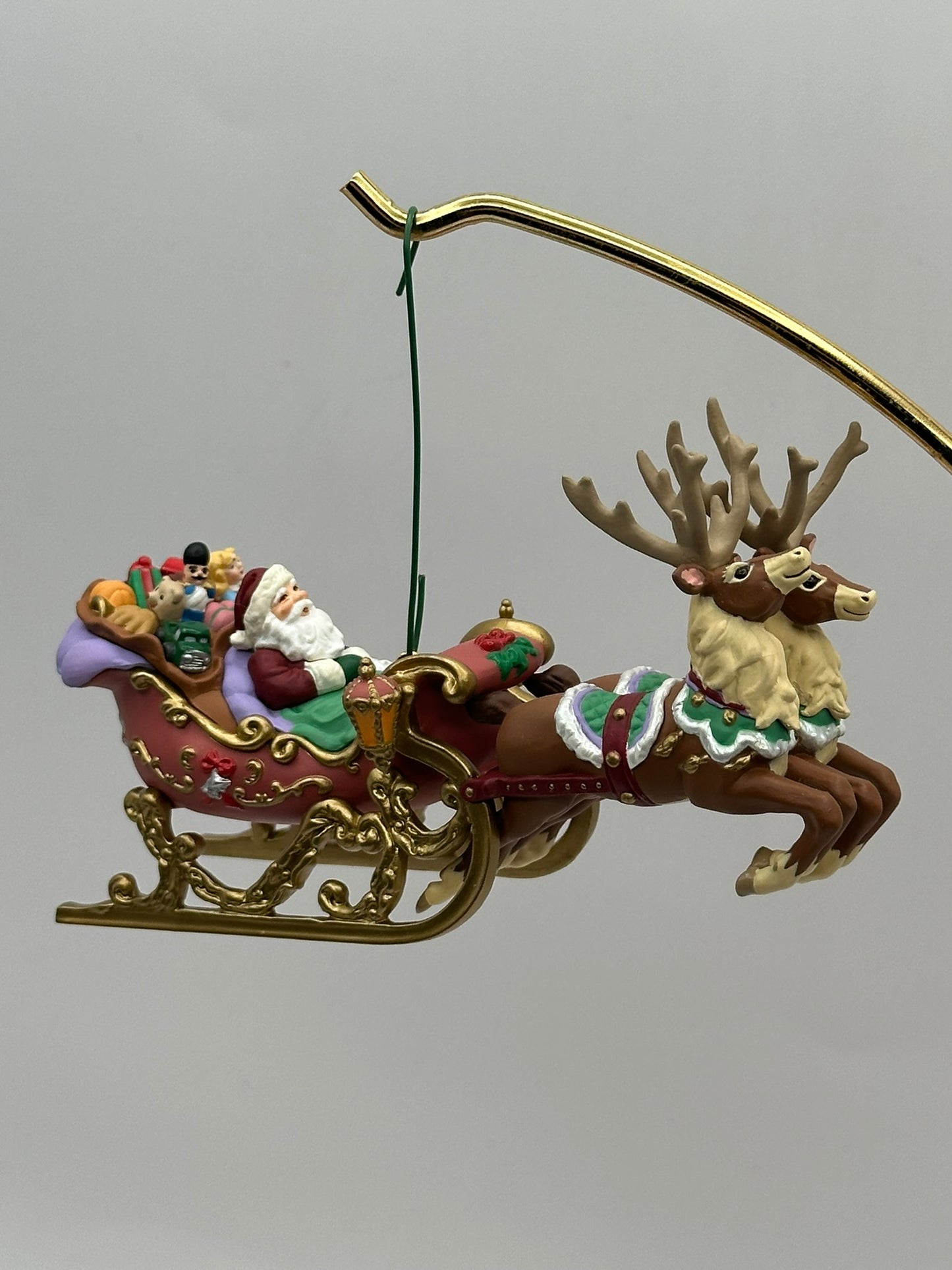 1997 Santa's Magical Sleigh Hallmark Keepsake Ornament