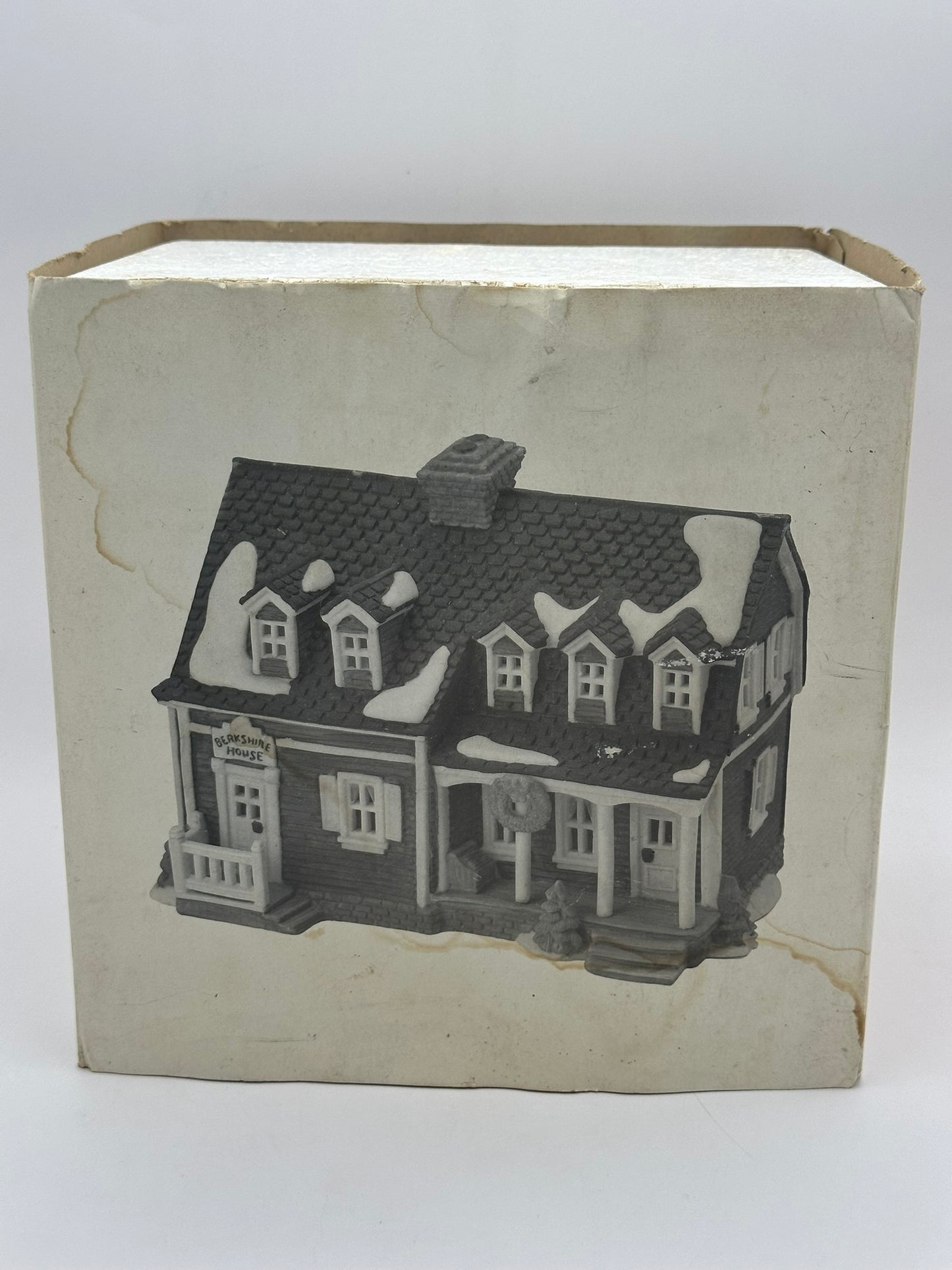 Dept 56 New England Village Berkshire House