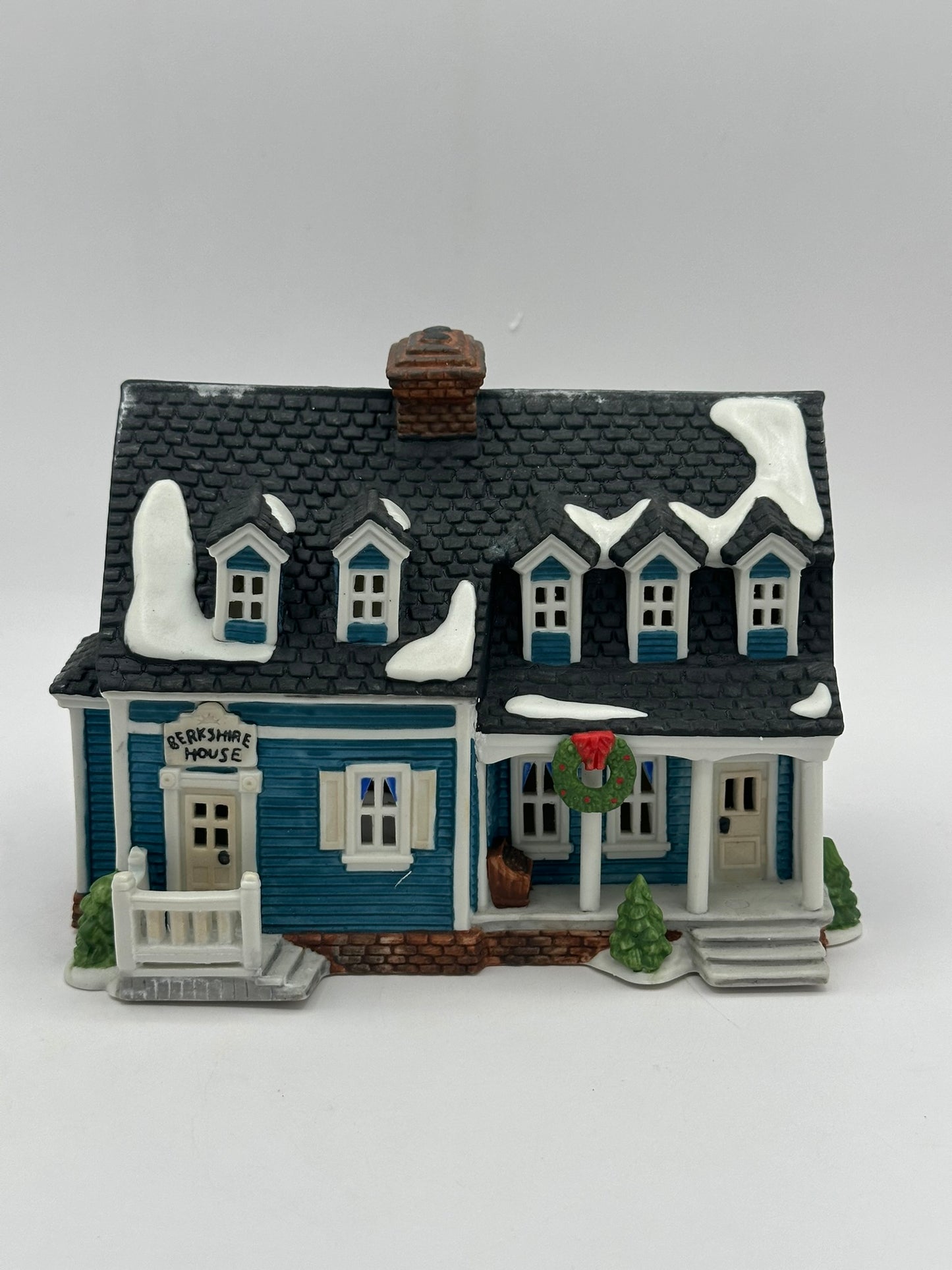 Dept 56 New England Village Berkshire House