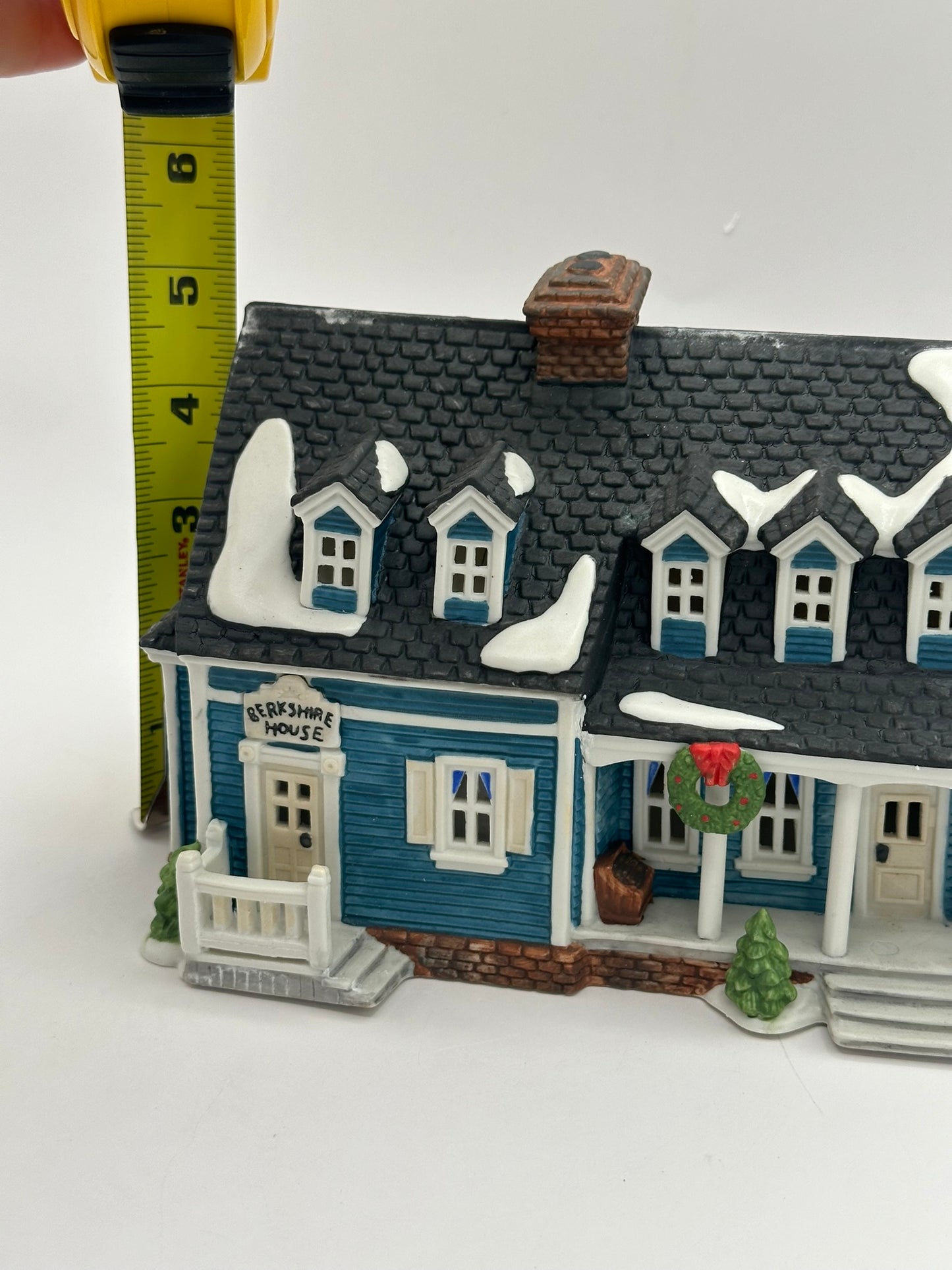 Dept 56 New England Village Berkshire House